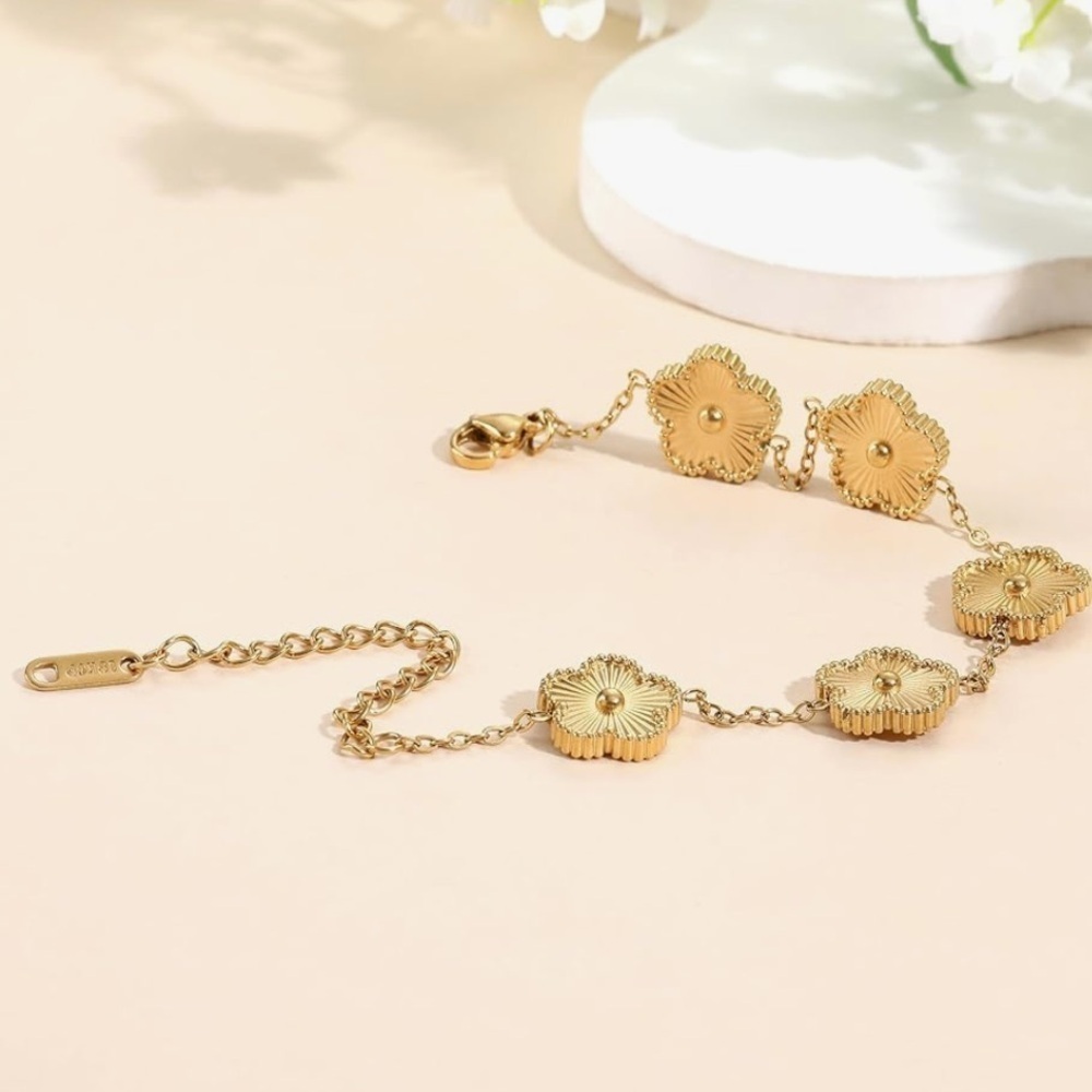 Gold 5 motif Floral clover Bracelet 18kt plated designer loom and style - Picture 2 of 4
